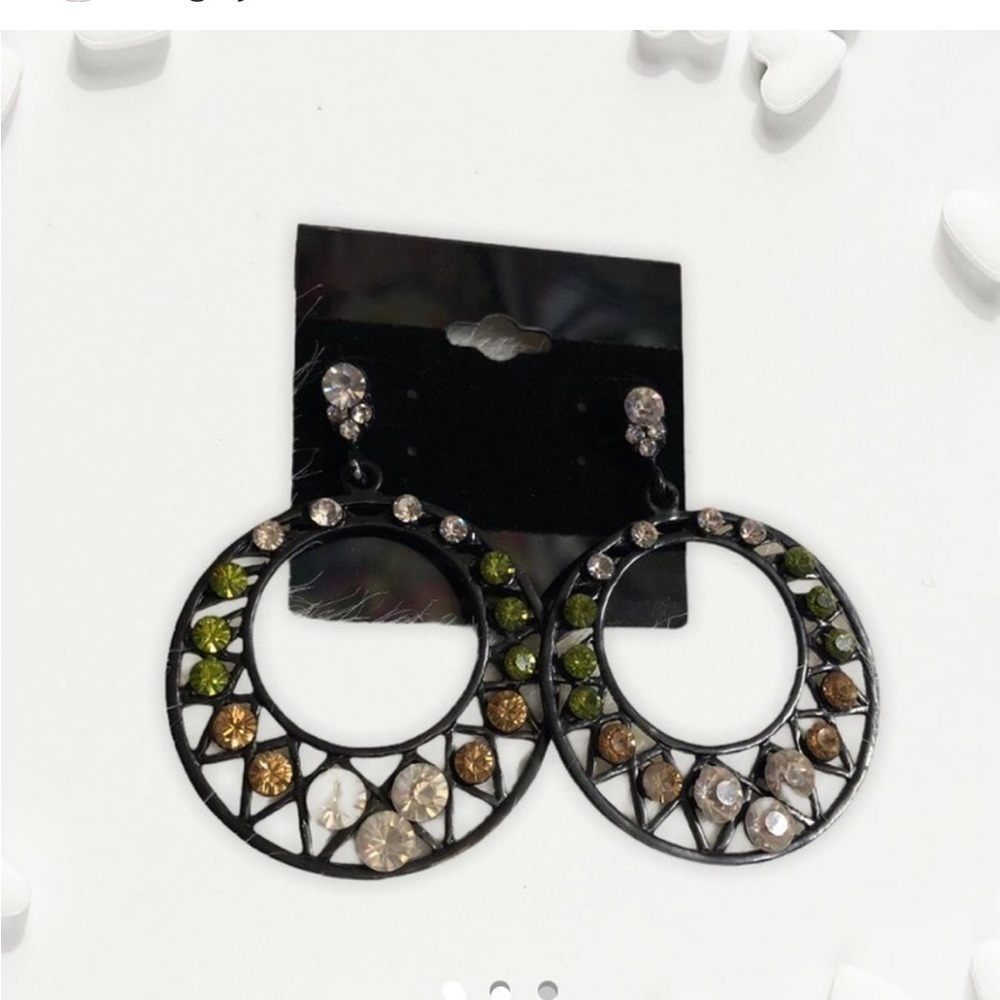Formal earring set ๐ค๐โโโโโโโโโโโโโโโโโโโโโโโโโ - Picture 2 of 3